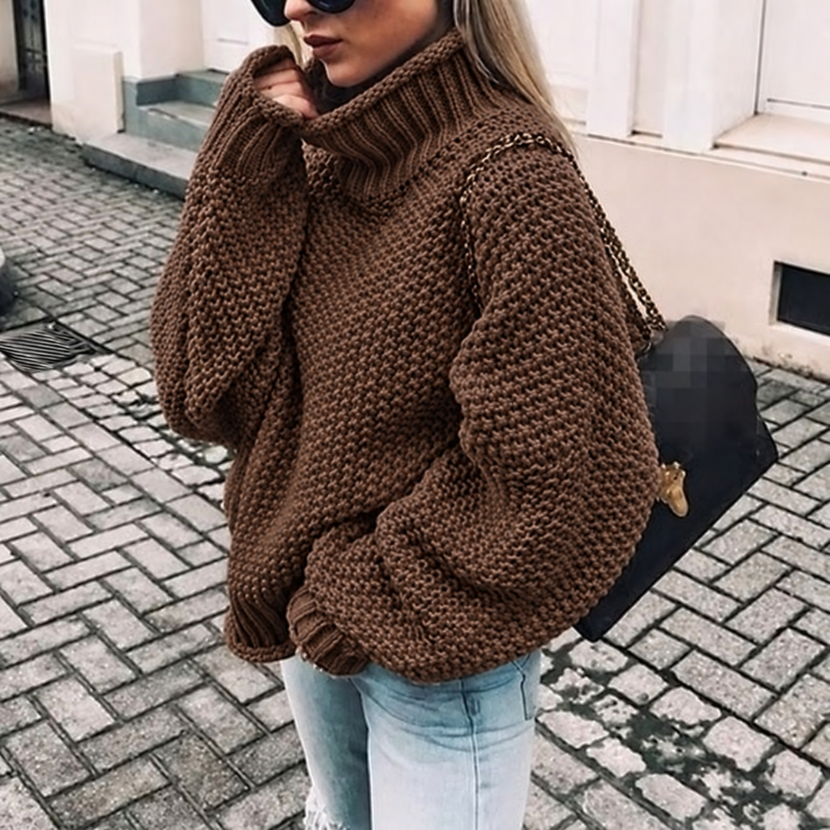 Women's Oversized Chunky-Knit Turtleneck Jumper - Brown